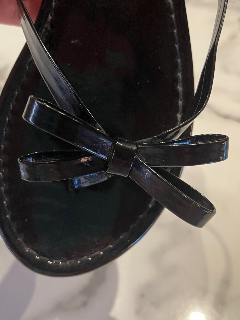 MKS Maker's Shoes black patent bow flip-flop sandal - Size 7 - Picture 5 of 7
